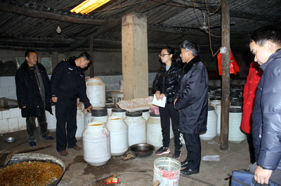 宣威市 杨柳市场监管所开展节前 食品安全 整治活动
